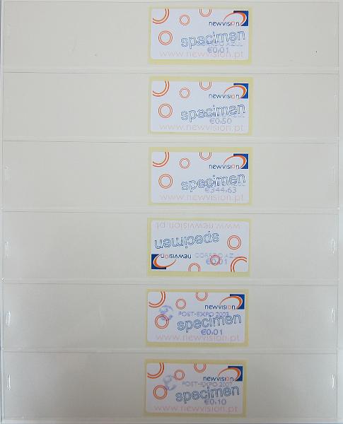 0265 (357).jpg -     Lote:    265      Colecção Especializada - Etiquetas      Lotes Especiais       Descrição:      1981/2010 &mdash; Etiquetas.   Coleção composta por 12 álbuns com etiquetas desde percursoras e Framas até 2010, com provas, erros, FDC's, etiquetas novas e usadas, sobrescritos circulados, variedades de impressão e papéis. Importante estudo. Lote a ver.        Lote ETQ       Valor Base:     &euro; 3000,00     Valor Venda:     &euro;      